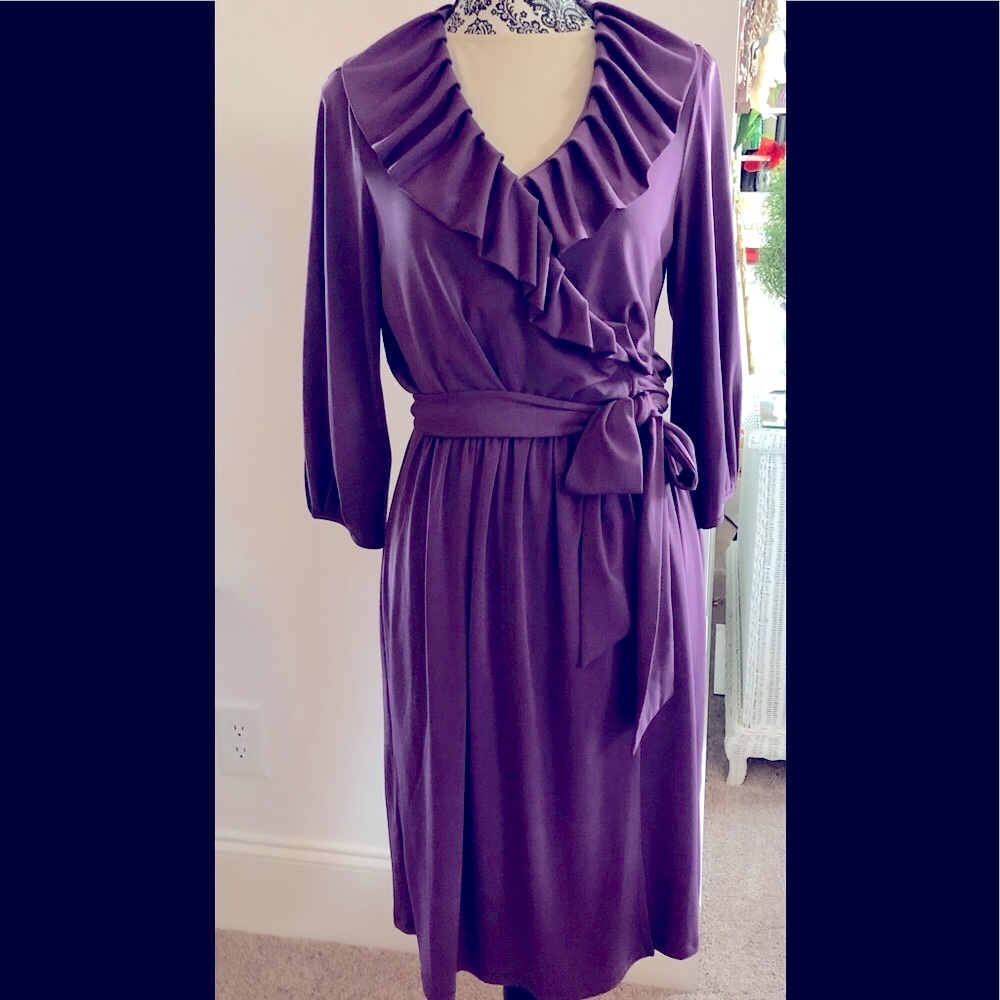 Tahari Wrap dress puff sleeve w ruffled collar Size small
